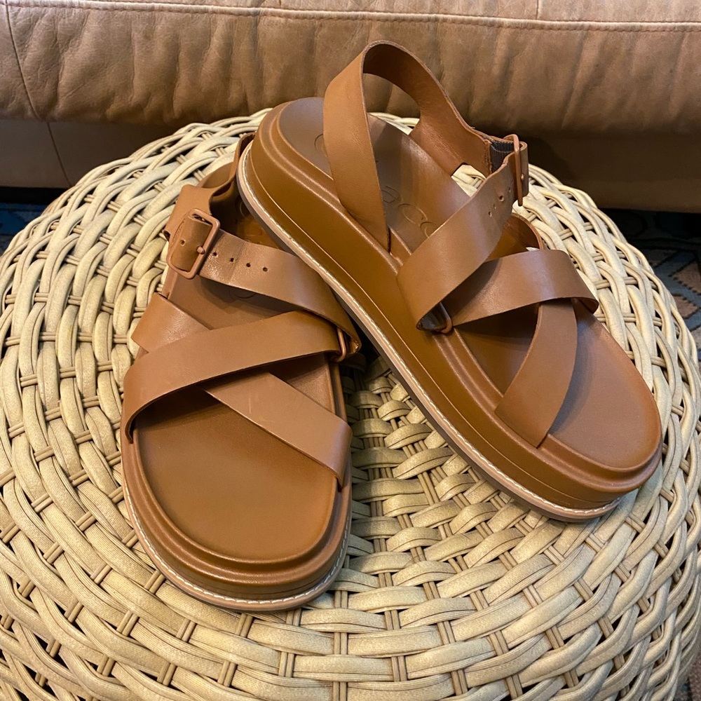 Chaco Leather Townes Midform Sandal in Cashew